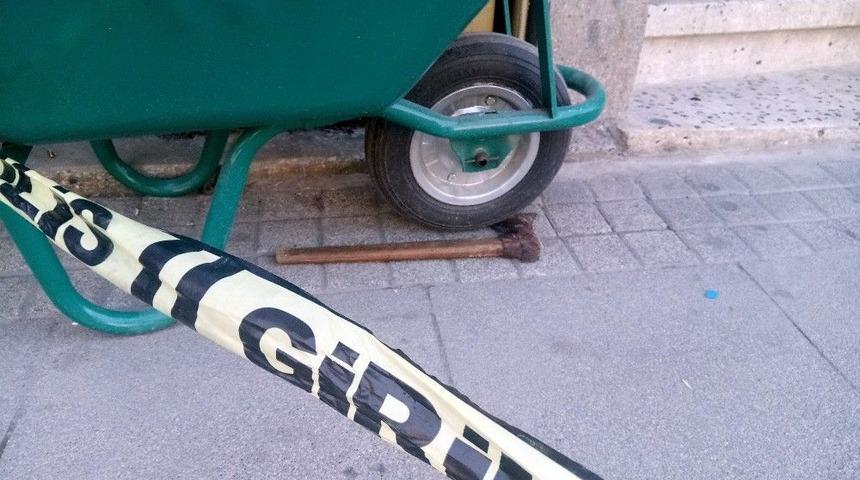 "eşime Baktın" Dedi Baltayla Saldırdı