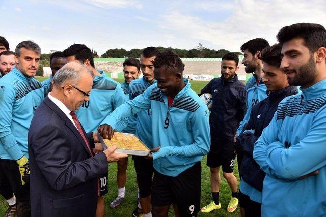 Başkan Kayda’dan, Futbolculara Tatlı Dopingi