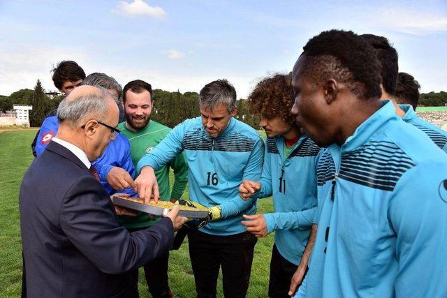 Başkan Kayda’dan, Futbolculara Tatlı Dopingi