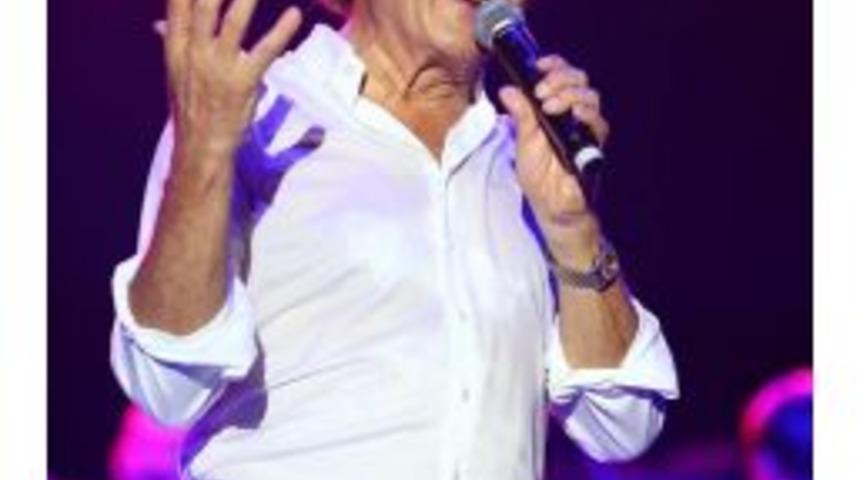 Erol Evgin Antalya’da Hayranlarına Nostalji Yaşattı