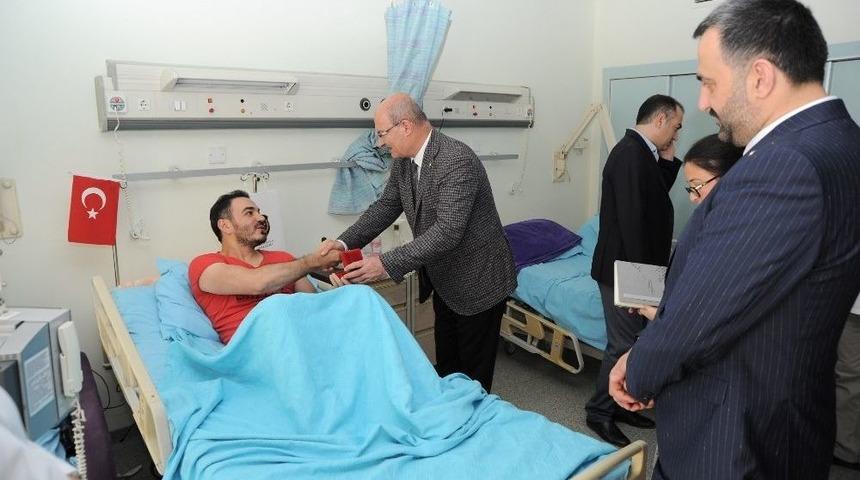 Ato Başkanı Baran, Tedavi G&ouml;ren Ter&ouml;rle M&uuml;cadele Gazilerini Ziyaret Etti