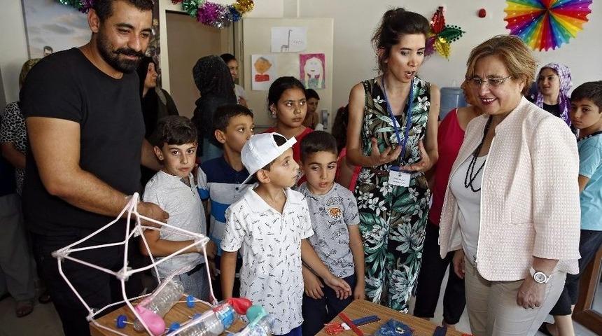 Eğlenerek Veda Ettiler