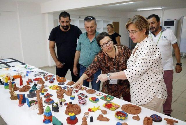 Eğlenerek Veda Ettiler 2