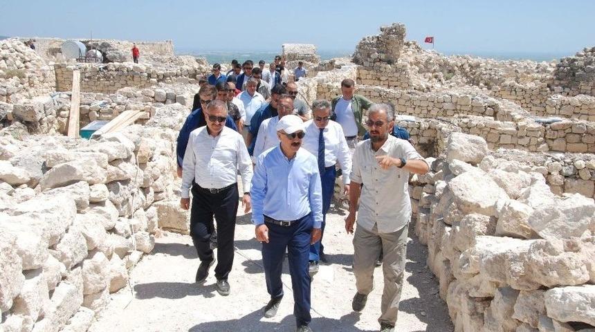 Elvan: "silifke Kalesini Bir B&uuml;t&uuml;n Olarak G&uuml;n Y&uuml;z&uuml;ne &Ccedil;ıkaracağız"