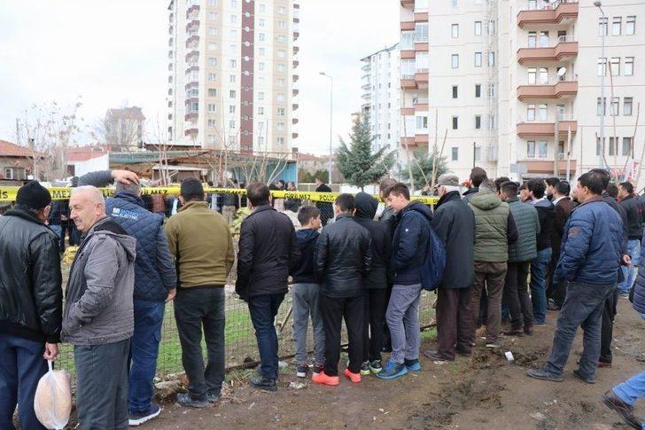 Polis Operasyon Yaptığı Evde Lahit Buldu G4