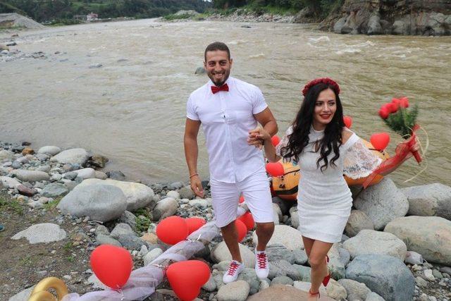 Rafting Milli Takım Antrenörü Nikahına Rafting Botu İle Gitti