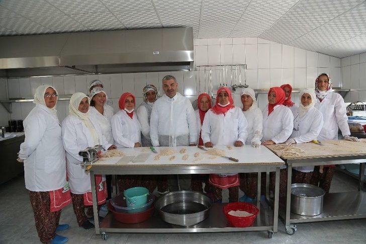 Başkan Çelik, Kadın Çiftçiler Ekolojik Eğitim Ve Üretim Merkezi’ni Ziyaret Etti G5