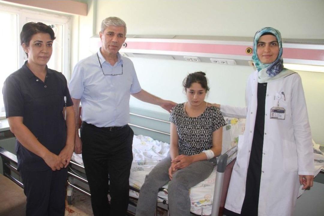 Kedi &Uuml;zerine Atlayınca, 15 İğne Yuttu, 9&rsquo;u Hen&uuml;z &Ccedil;ıkartılamadı