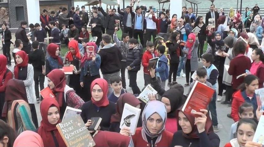 Ayvacık’ta 7’den 70’e Herkes Kitap Başında