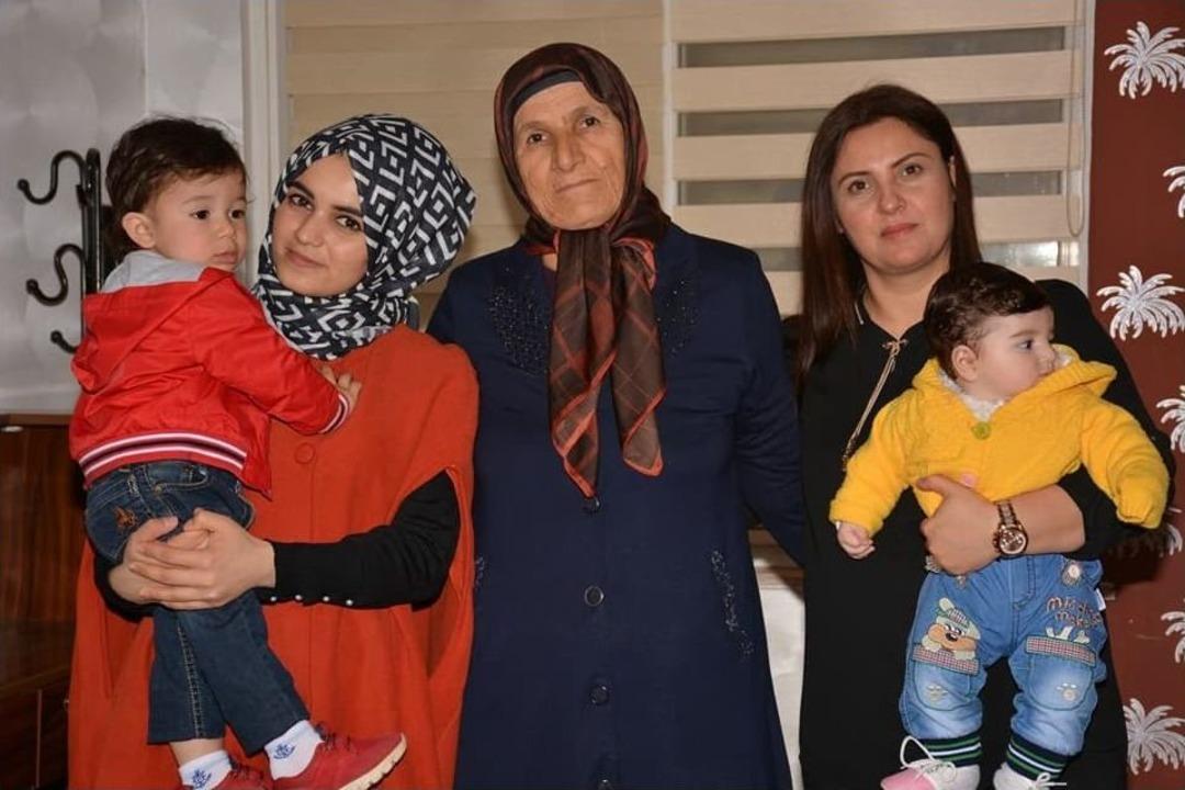 &Ouml;zlem Yıldırır Şehit Ailelerini İle Yemekte Bir Araya Geldi.