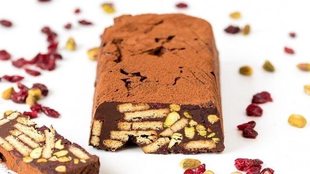 Pişmeyen Fıstıklı Kek