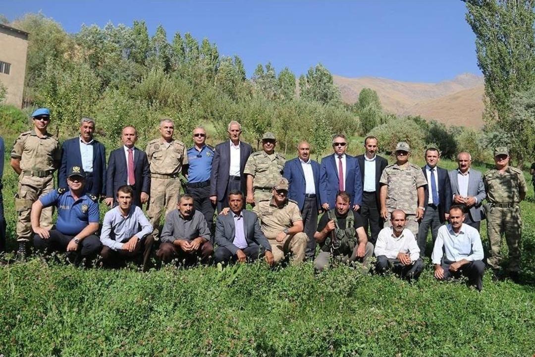 Vali Toprak&rsquo;tan K&ouml;ylere Ziyaret