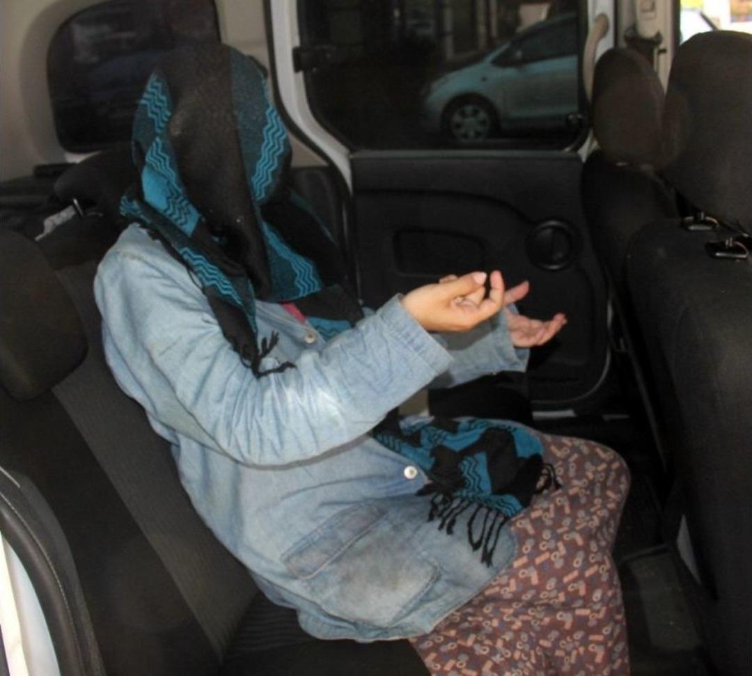 Adana&rsquo;da Y&uuml;z&uuml; Kapalı Kadın Paniği