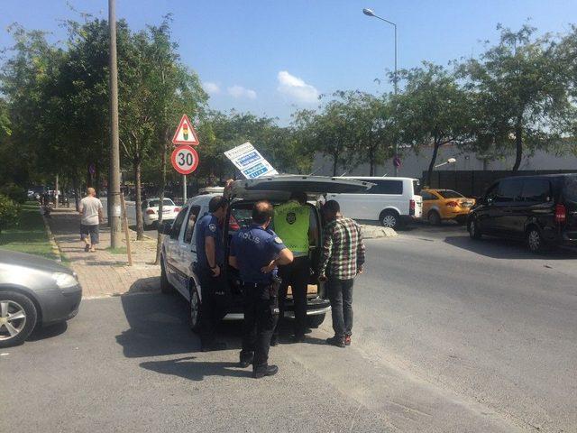 Ambulansa Yol Vermek İsterken Refüje Çıktı: 1’i Hamile Kadın 2 Yaralı