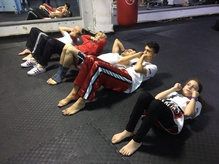 (özel) Bir Evde 5 Kick Boksçu G2