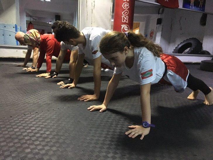 (özel) Bir Evde 5 Kick Boksçu G3