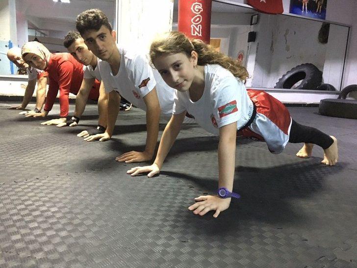 (özel) Bir Evde 5 Kick Boksçu G4