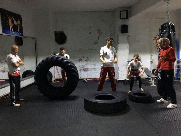 (özel) Bir Evde 5 Kick Boksçu G5