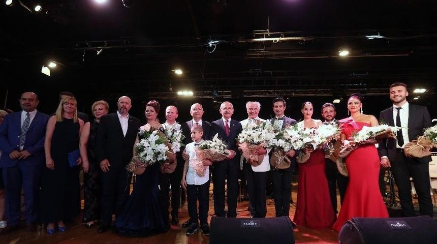 D&uuml;nyaca &Uuml;nl&uuml; Besteciden Atat&uuml;rk&rsquo;e &Ouml;zel Beste