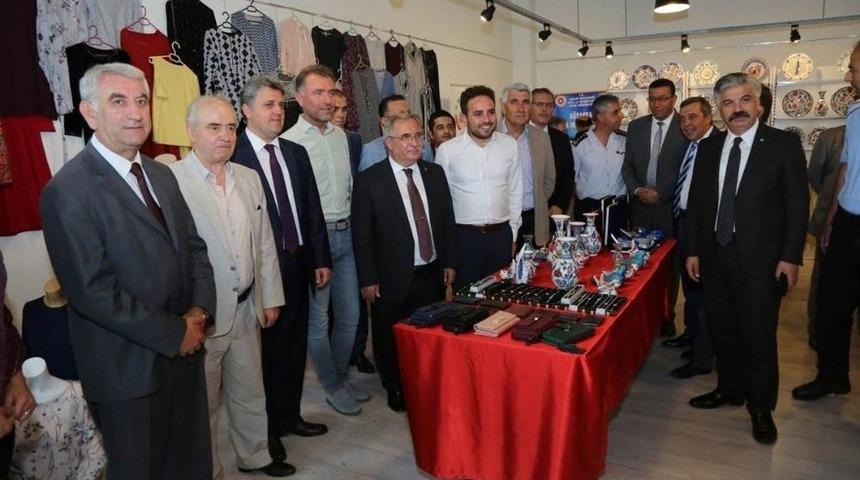 H&uuml;k&uuml;ml&uuml; Ve Tutukluların El Emeği &Uuml;r&uuml;nleri Sergilendi