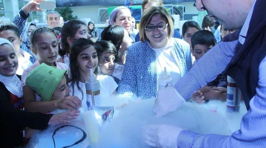 &Ccedil;ocuklar Azot İle Dondurma Yaptı