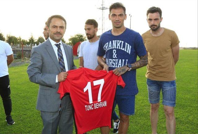 Vali Aktaş, Nevşehir Belediyespor Tesislerini Gezdi