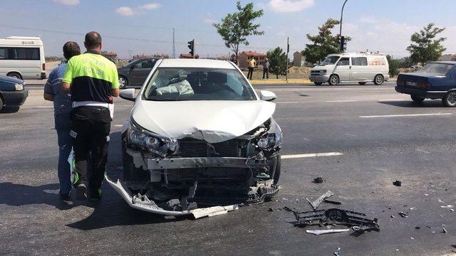 Afyonkarahisar’da Trafik Kazası; 3 Yaralı