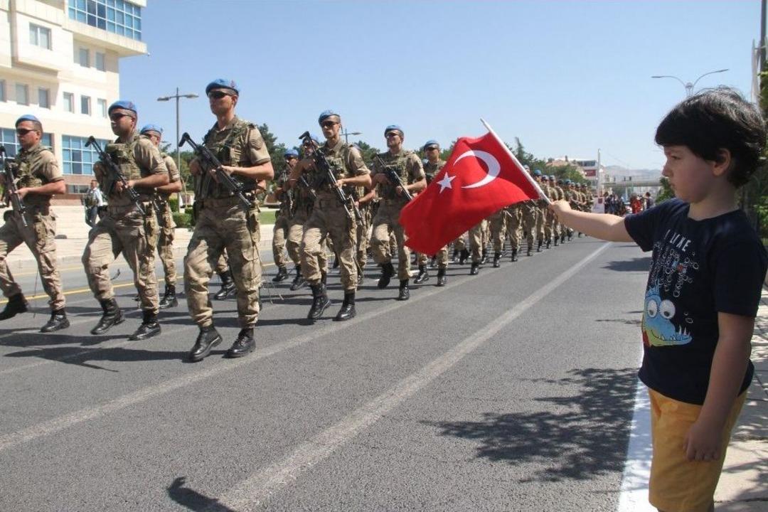 Elazığ&rsquo;da Zafer Bayramı Coşkuyla Kutlandı