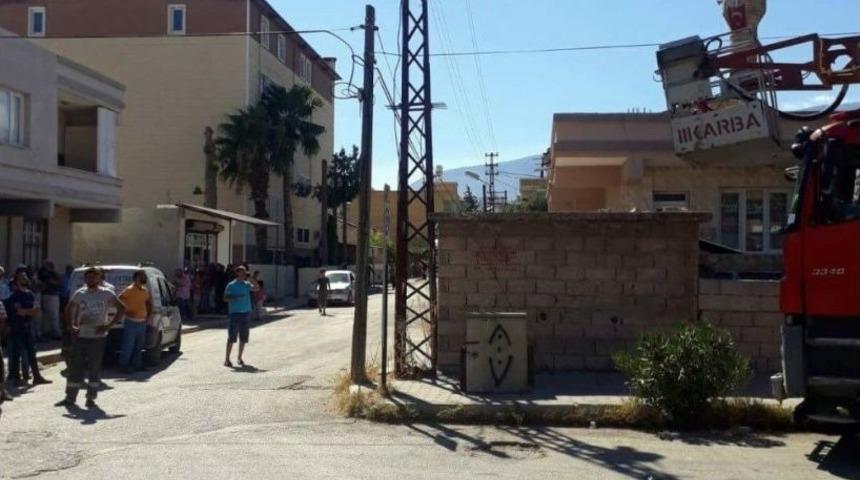 Elektrik Direğinde Asılı Kaldı