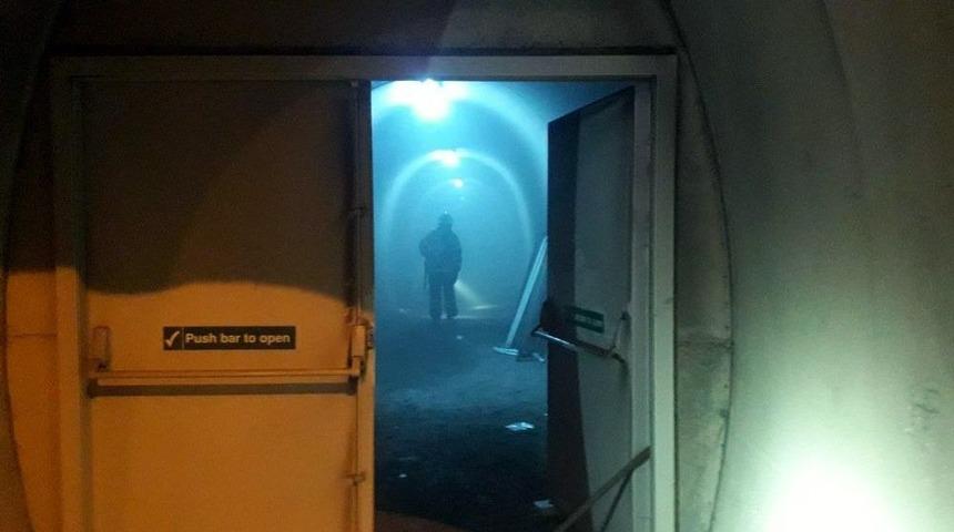 T&uuml;nelde Otomobilde Yangın &Ccedil;ıktı