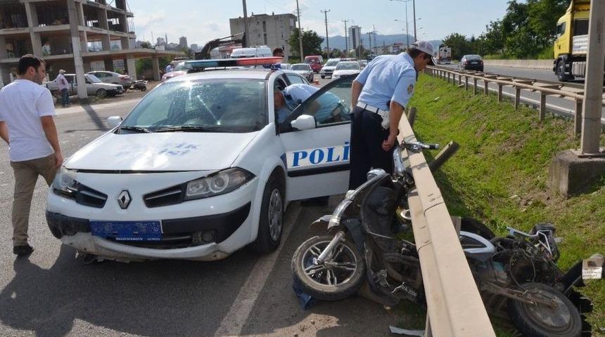 Polis Aracı Motosiklete &Ccedil;arptı: 1 Ağır Yaralı