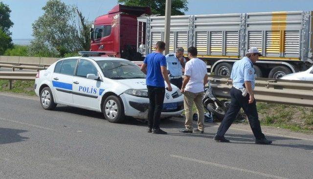 Polis Aracı Motosiklete Çarptı: 1 Ağır Yaralı