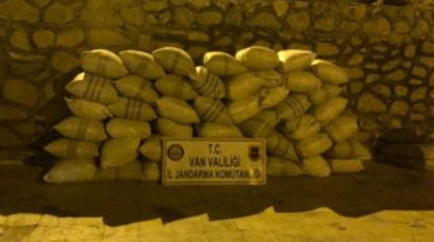 Van’da Bin 710 Kilo Kaçak Çay Ele Geçirildi