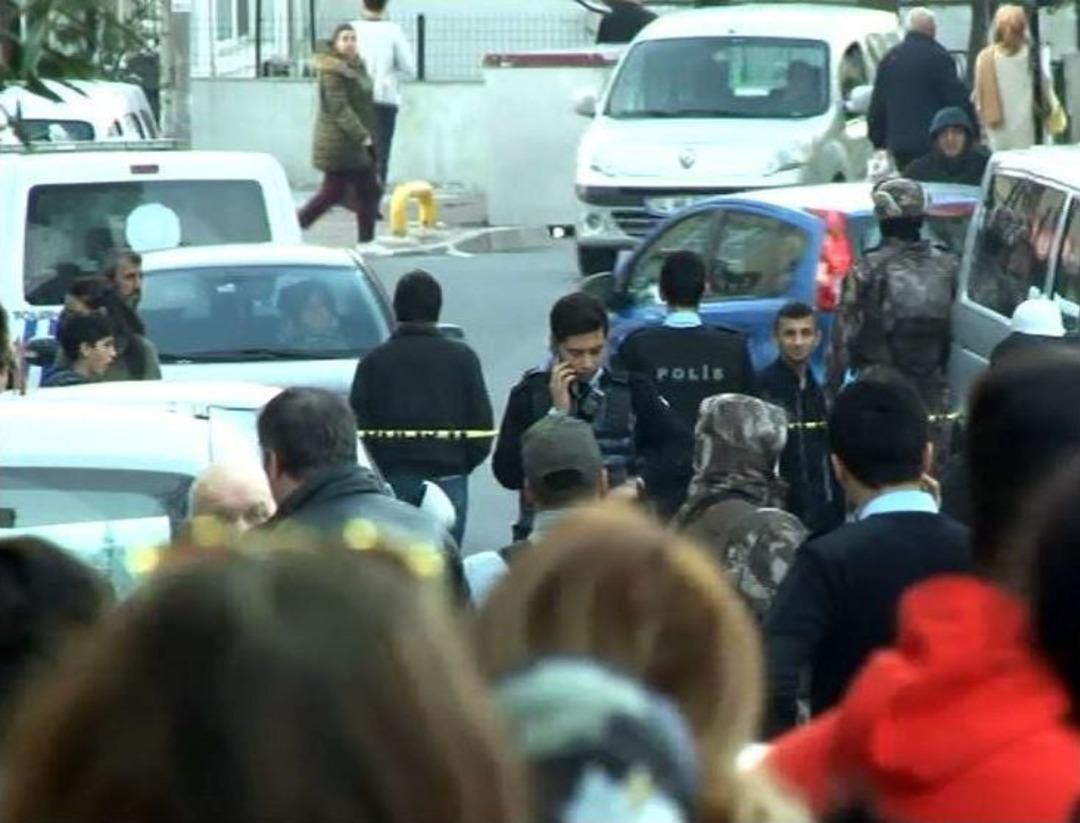 İkiyi Kişiyi Odaya Kilitleyip Evi Yakmak İstedi