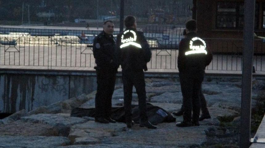 Tuzla Sahilinde Erkek Cesedi Bulundu