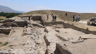 Kınık Höyükte 6 Bin Yıl Öncesine Ait Pers Tapınağı Bulundu