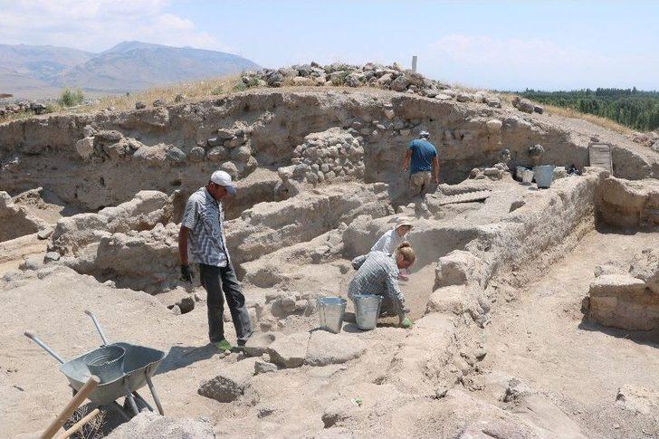 Kınık Höyükte 6 Bin Yıl Öncesine Ait Pers Tapınağı Bulundu G1