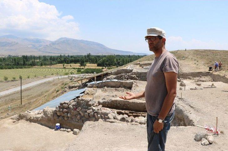 Kınık Höyükte 6 Bin Yıl Öncesine Ait Pers Tapınağı Bulundu G2