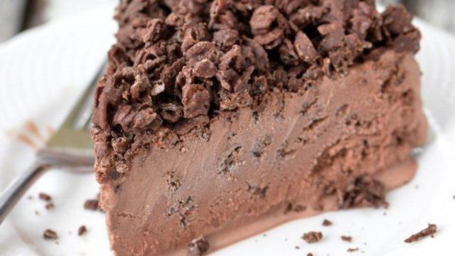 Çikolatalı Mısır Gevrekli Dondurma Pasta