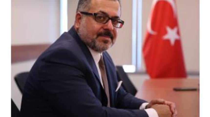 Ünlü Sanatçı, Abd Başkanı Trump’a Kızıp Şiir Yazdı