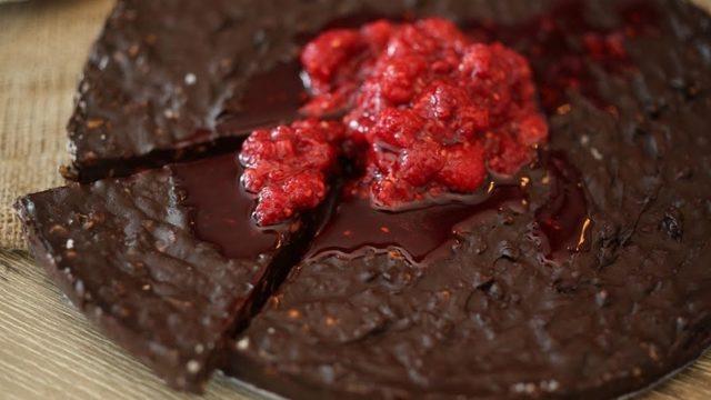 Bademli Çikolatalı Tart