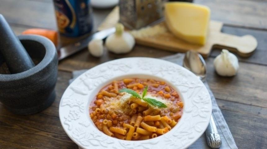 Domates Soslu Fasulyeli Makarna