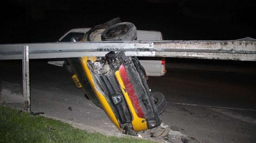 Beyoğlu’nda Ticari Taksi Takla Attı: 1’i Kadın 2 Yaralı