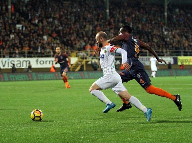 Spor Toto Süper Lig: Aytemiz Alanyaspor: 4 - Medipol Başakşehir: 1 (maç Sonucu)