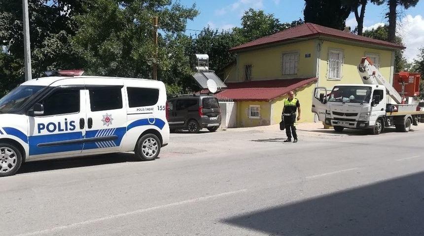 Motosiklet Elektrik Panosuna &Ccedil;arptı: 2 Yaralı