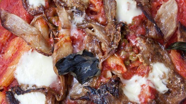 Patlıcanlı ve Taze Lor Peynirli Makarna Keki