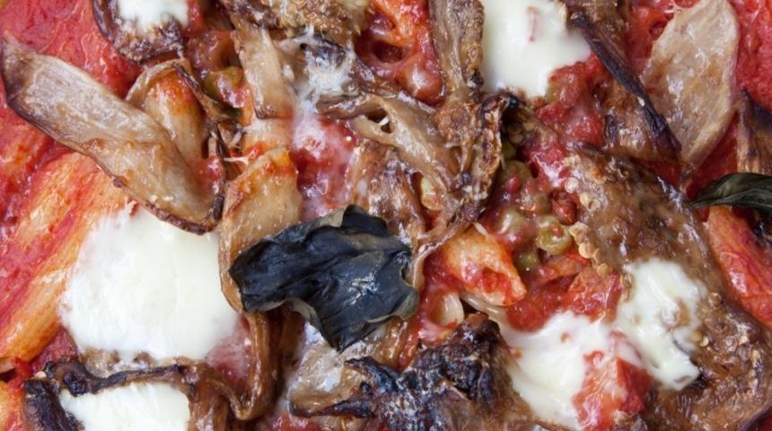 Patlıcanlı ve Taze Lor Peynirli Makarna Keki