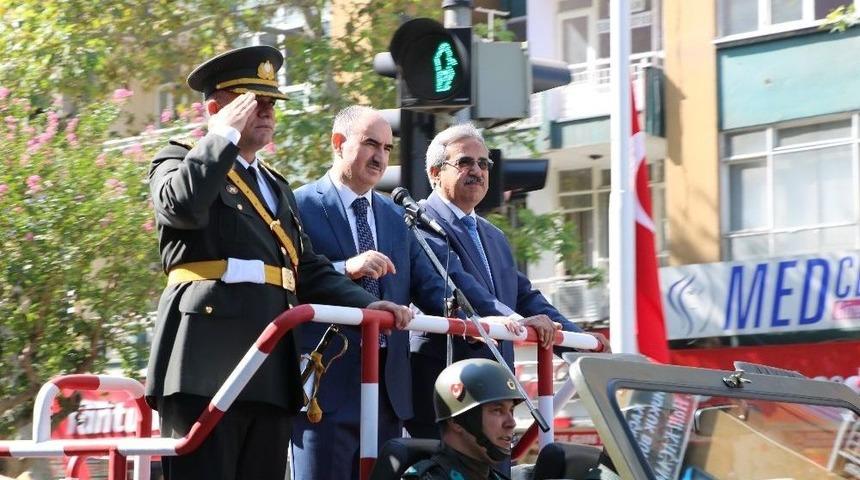 Patriot Komutanı Da Zafer Bayramı Kutlamalarını İzledi