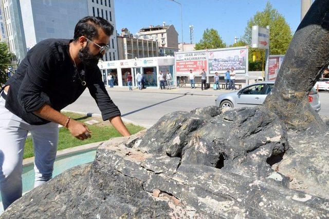 Atatürk Heykeli’nde Restorasyon Çalışması