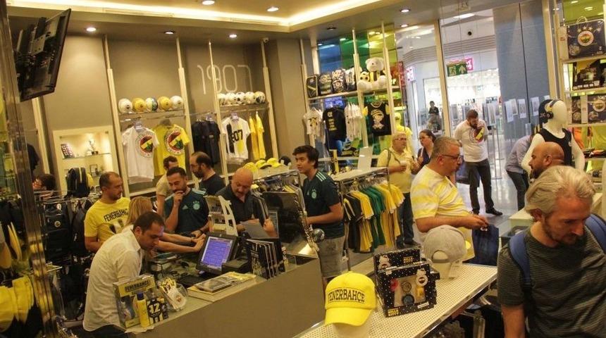 Fenerbah&ccedil;eli Taraftarlar, Adana Optimum&rsquo;da Buluştu